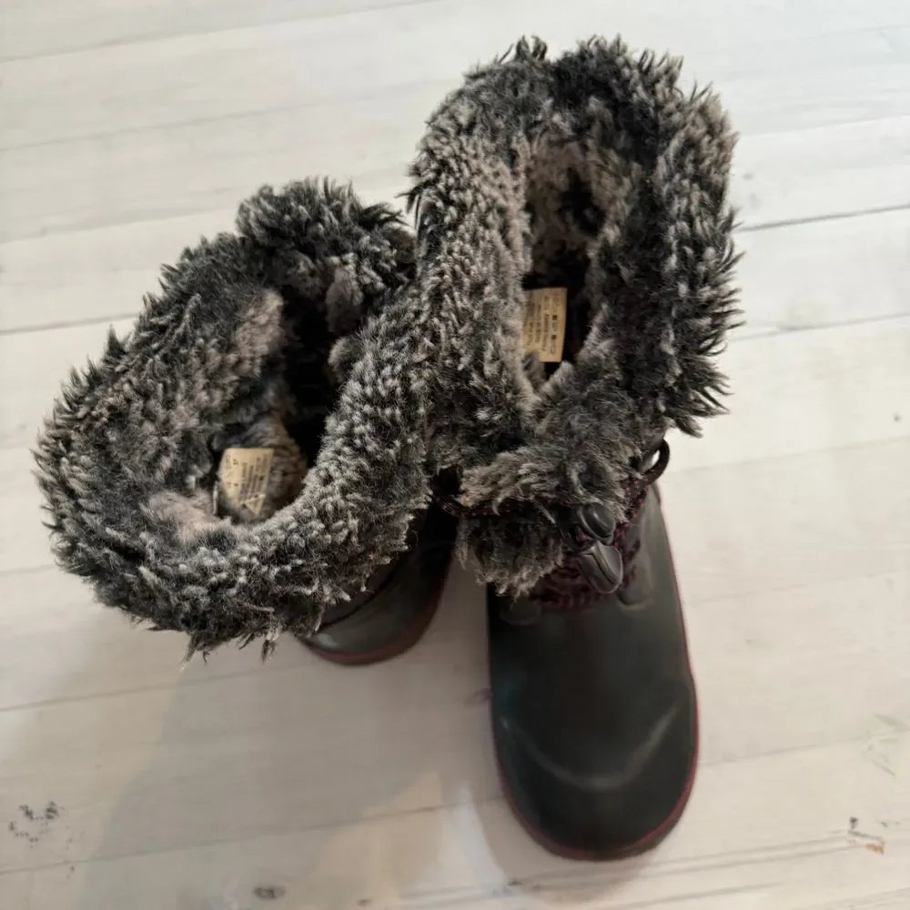 Bogs‎ girls black faux fur lined boots size 4